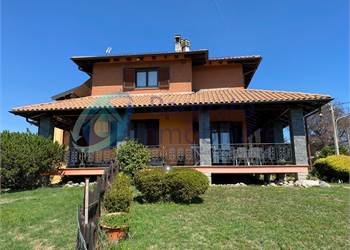 Maggiora (NO) Vendesi villa bifamiliare 